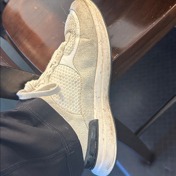 CHANEL white Sneakers with Logo-authentic - Picture 2 of 3